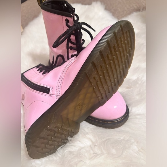 Doc Martins AirWait boots with bouncing soles - Picture 5 of 9